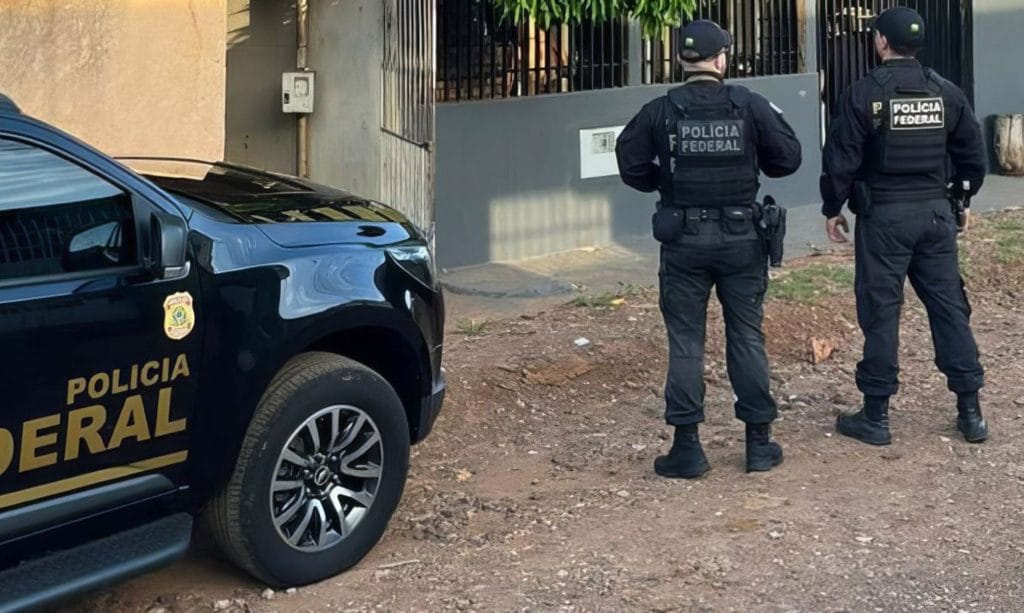 A Polícia Federal realizou nesta quinta-feira (28) a operação Hidden Circuit, que mirou um grupo que contrabandeava produtos do Paraguai.