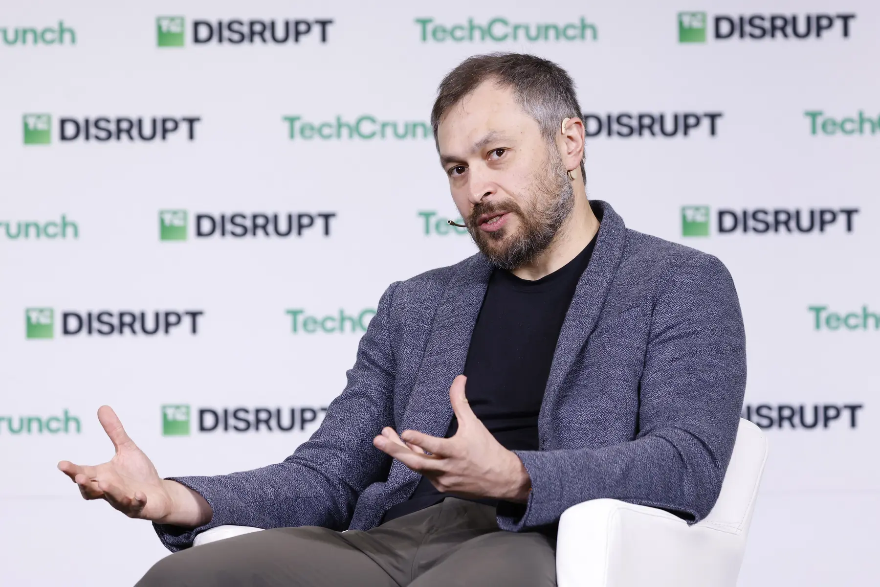 Anatoly Yakovenko spricht während eines TechCrunch Disrupt Events.