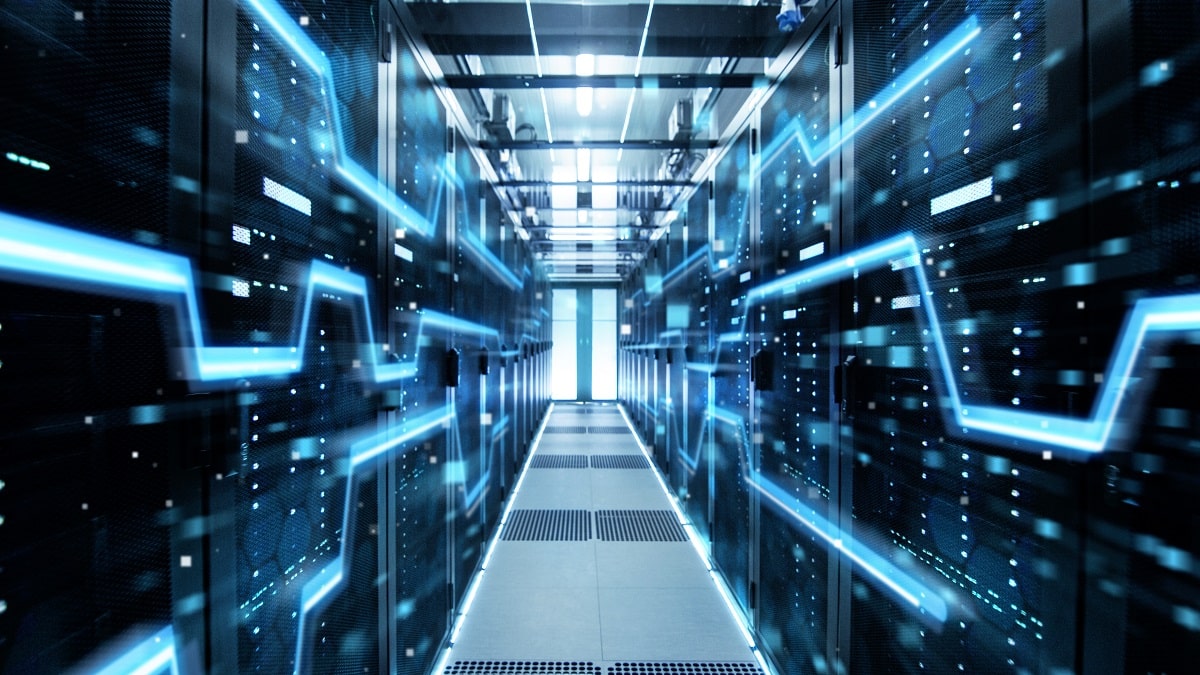 Interno di data center quantistico con luci blu e server in funzione