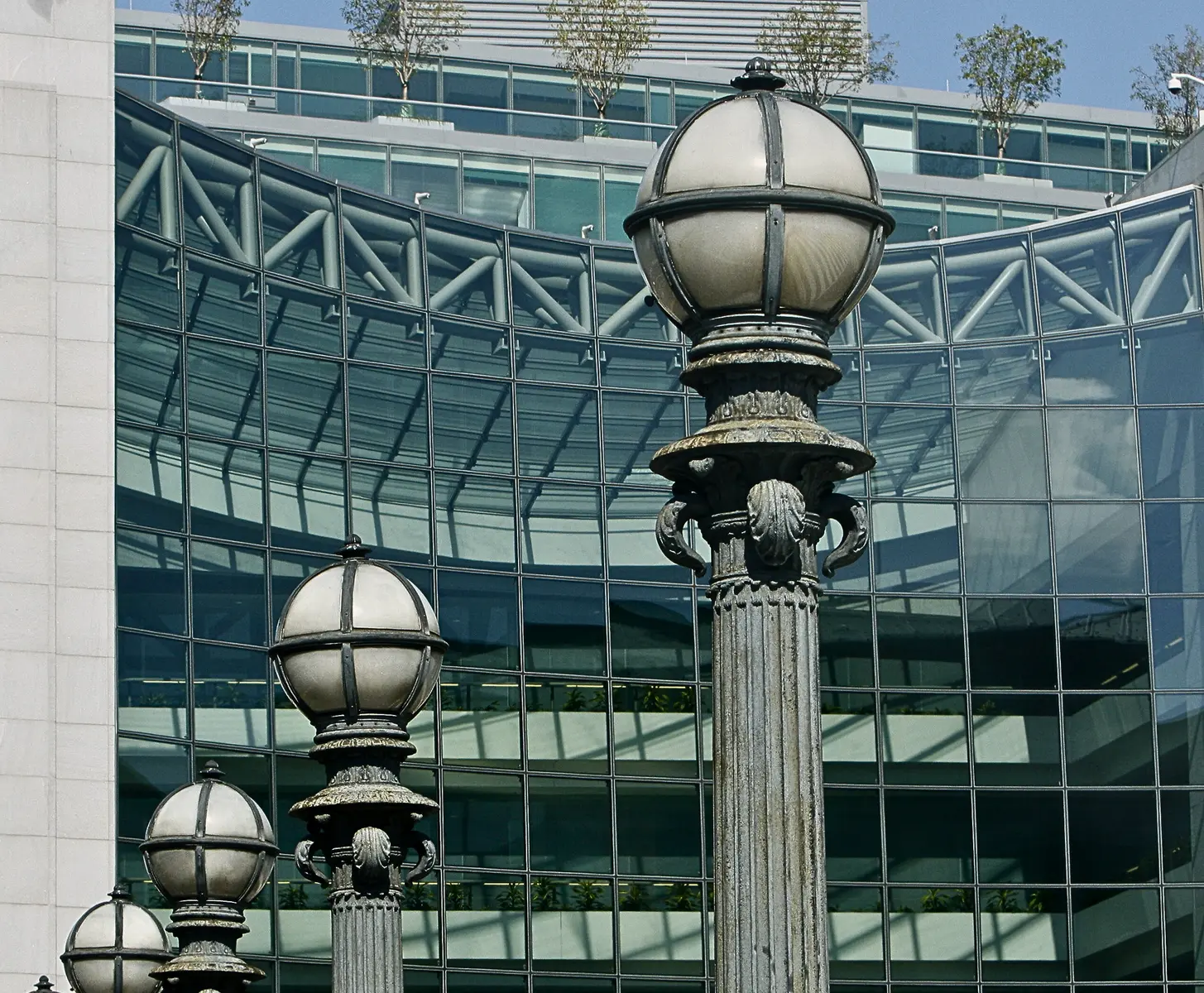 De glazen gevel van het hoofdkantoor van de Securities and Exchange Commission in Washington, D.C.