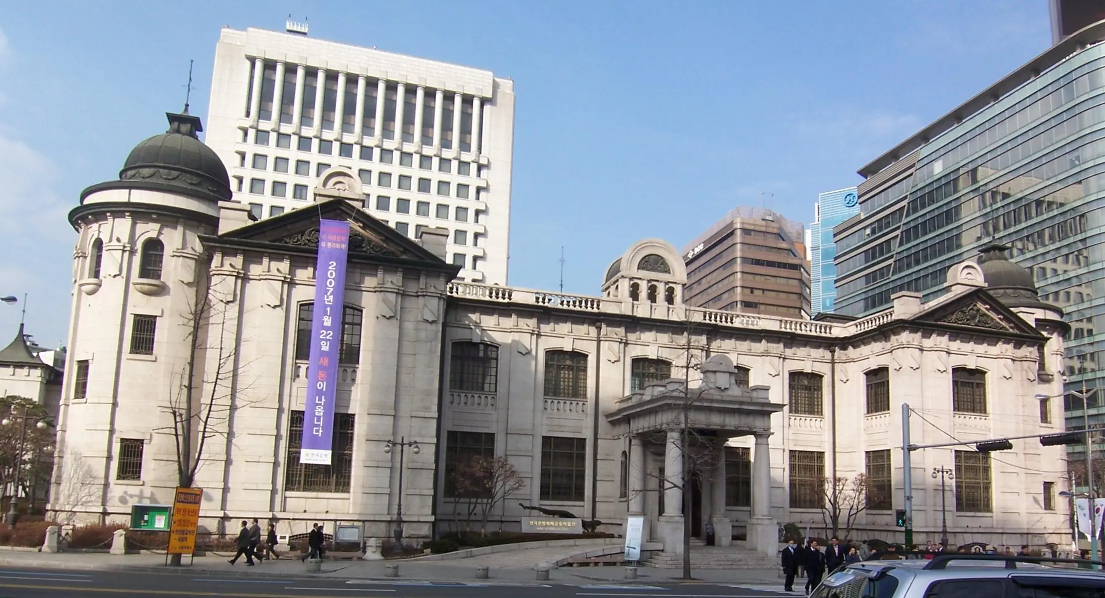 Het exterieur van het gebouw van de Bank of Korea in Seoel, Zuid-Korea.