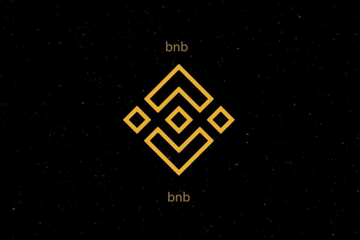 صورةٌ تُظهر شعار عملة BNB باللون الذهبيّ أمام خلفيةٍ سوداء بالكامل