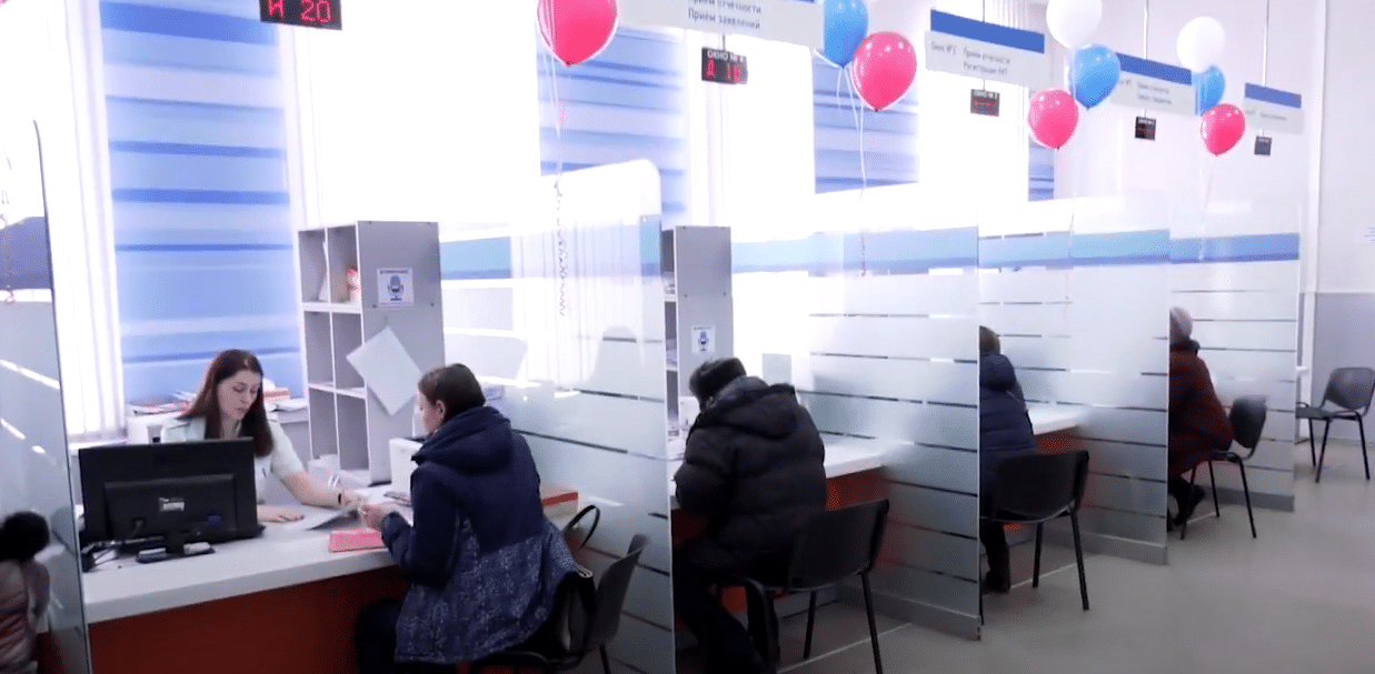 Russian citizens at a tax office.