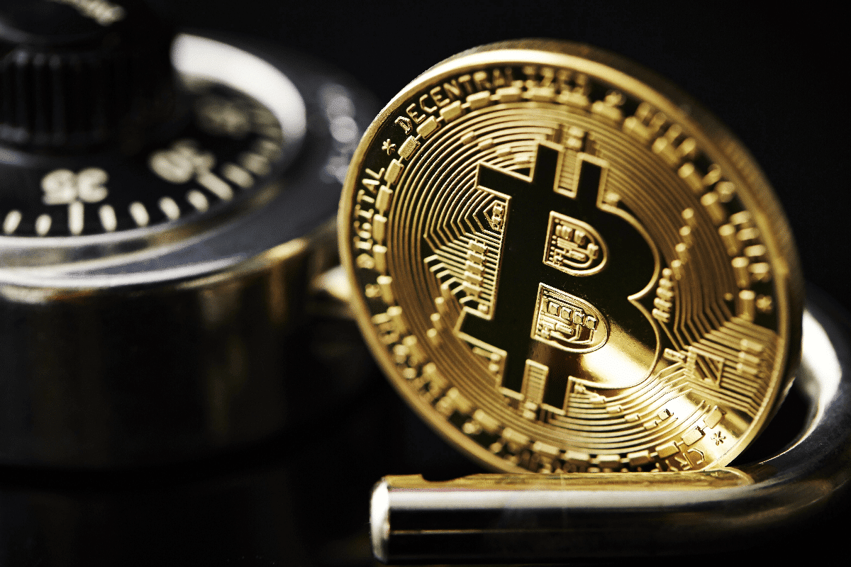 Bitcoin Miners Sell 10,600 BTC, Worth 5.8M