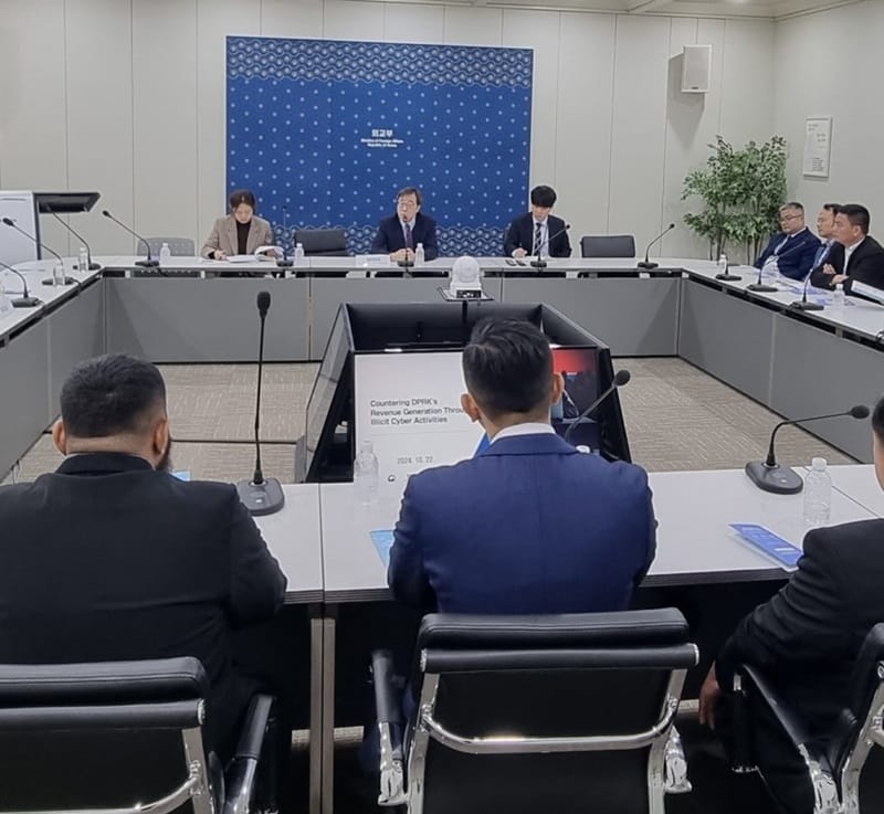 A meeting of ASEAN government and private sector representatives with the South Korean Foreign Ministry.