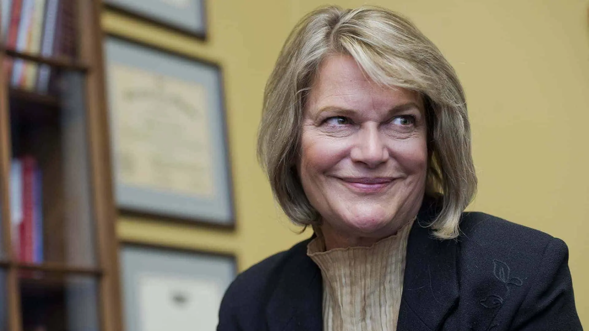 Portrait of Senator Cynthia Lummis smiling in her office.
