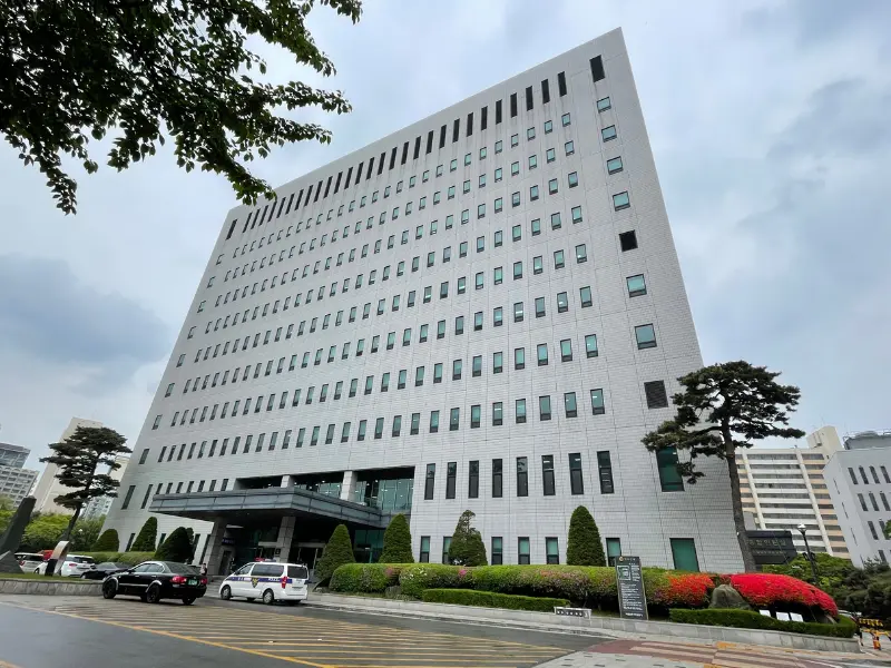 Seoul Southern District Prosecutors Office building with a cloudy sky.