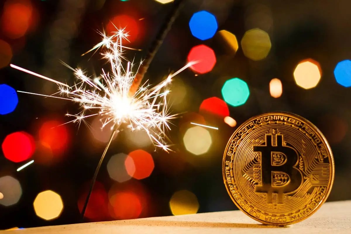 Bitcoin Ordinals alcanza una capitalizaci&oacute;n de mercado de 1000 millones mientra BTC sube 43.000