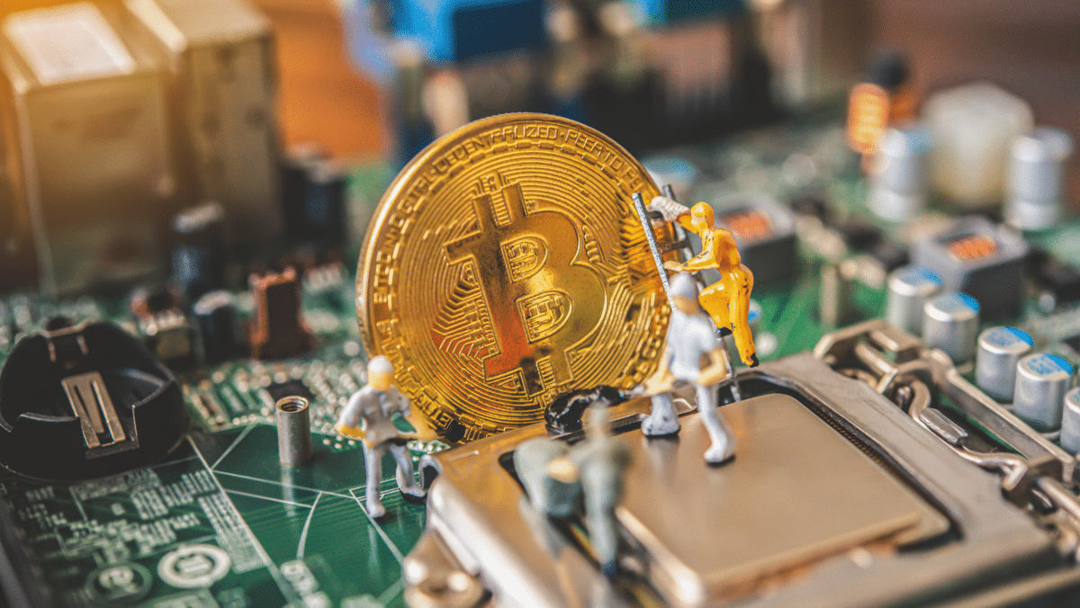 La tasa de hash de Bitcoin se desploma antes del halving - Esto es lo último