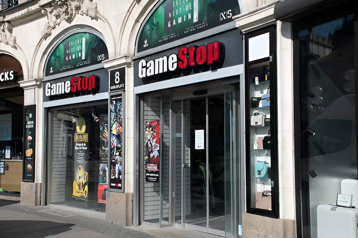 Las acciones de GameStop cayeron un 63% después del rally del mes pasado