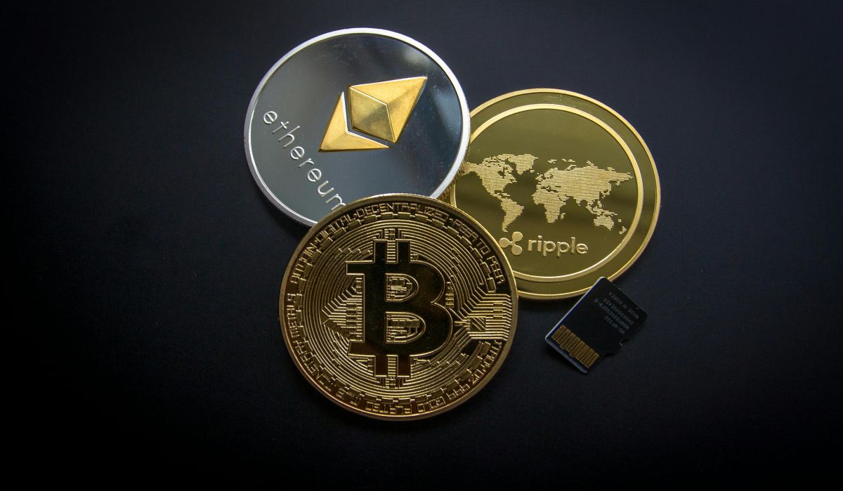 ¿Podría el precio de XRP superar a Bitcoin y Ethereum en rendimientos?