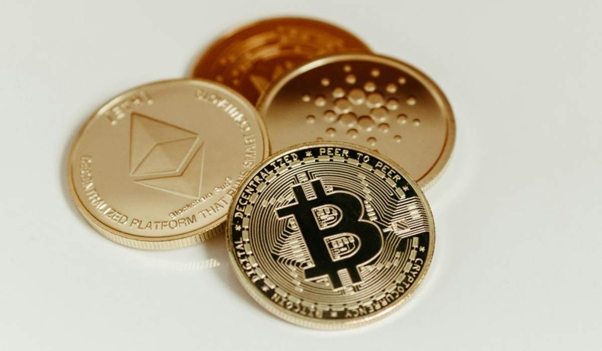 La IA de Claude predice el precio de ETH, ADA y XRP para finales de 2025