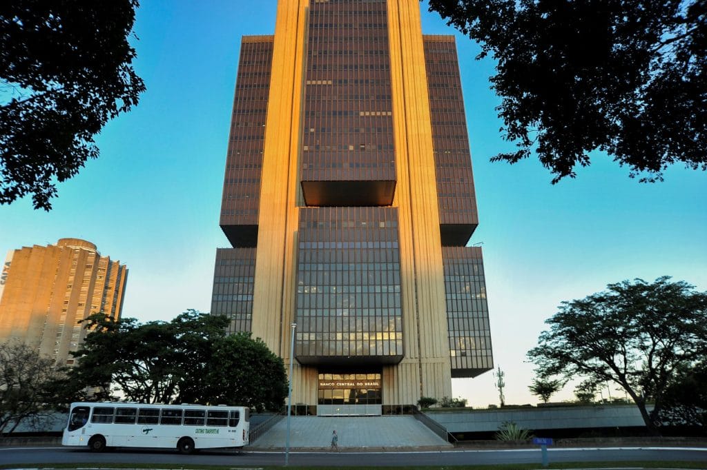 Banco Central lança moeda de R$5 em comemoração aos 200 anos da 1ª constituição do país