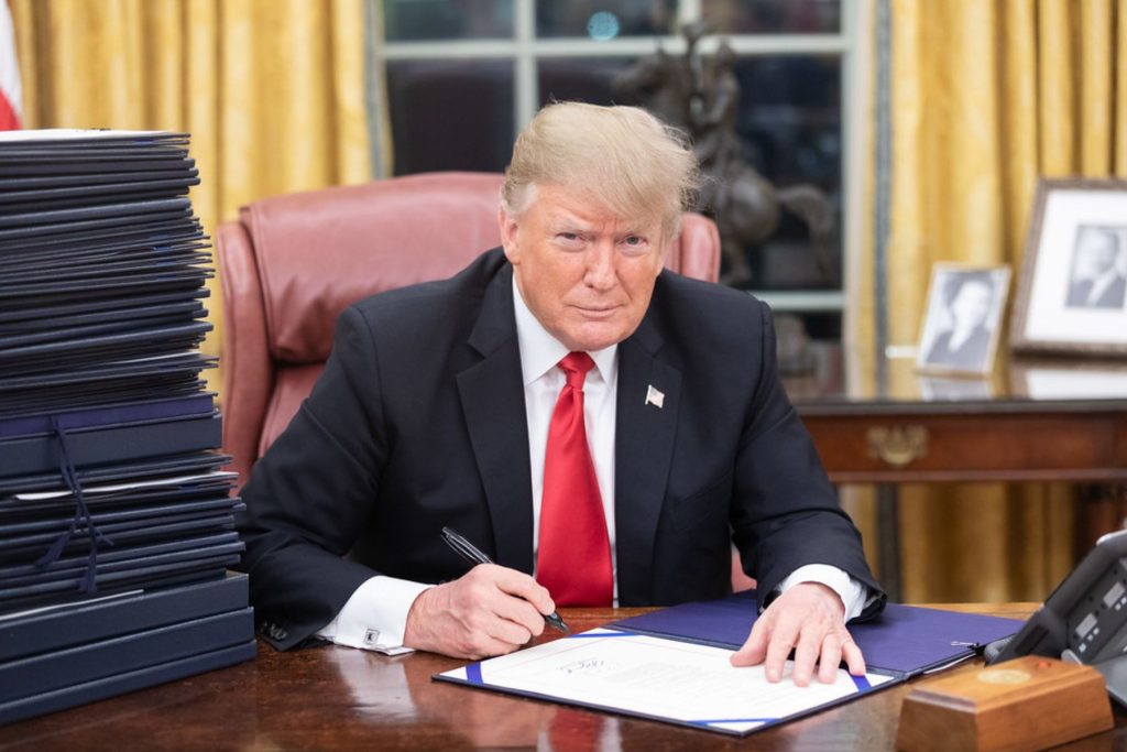 Família Trump lança projeto de criptomoedas e anuncia venda de tokens
