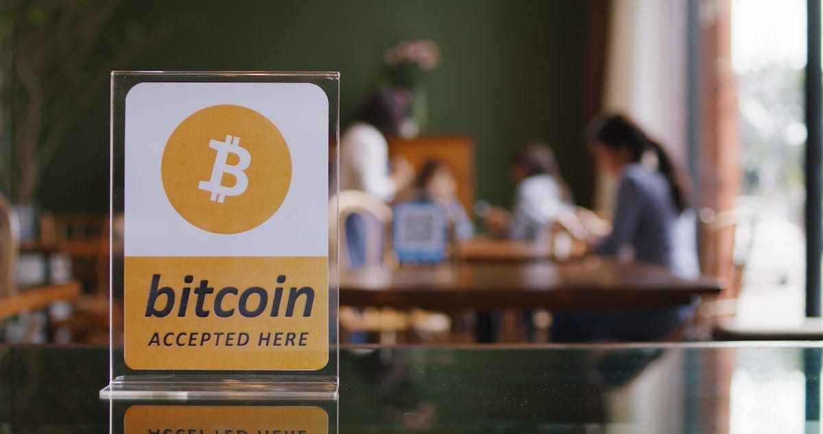 Hvordan betale med Bitcoin. Skilt med Bitcoin godtas som betaling 
