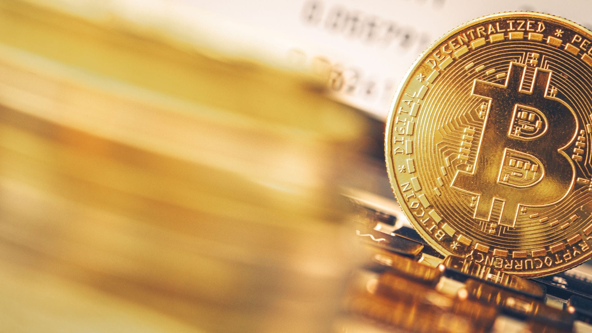 Bitcoin halving vaikutukset. Kuvituskuvassa bitcoin kolikko.