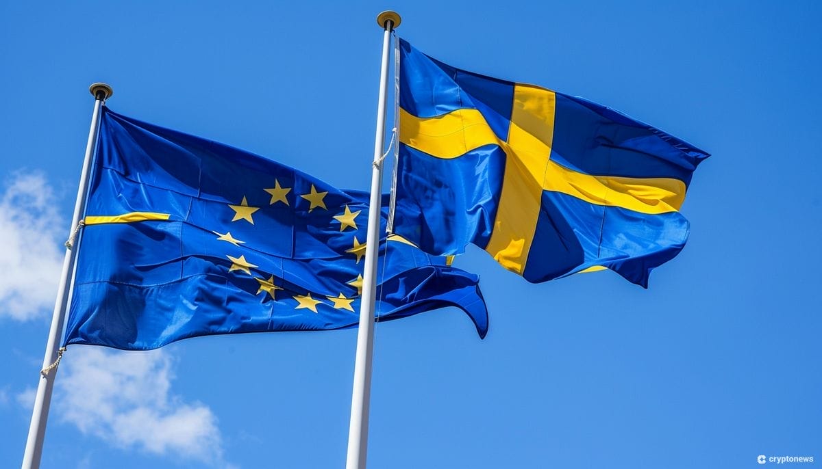 Digitaalinen euro ei uhkaa ruotsalaisten mielestä kruunua. Kuvassa euroopan ja ruotsin liput.