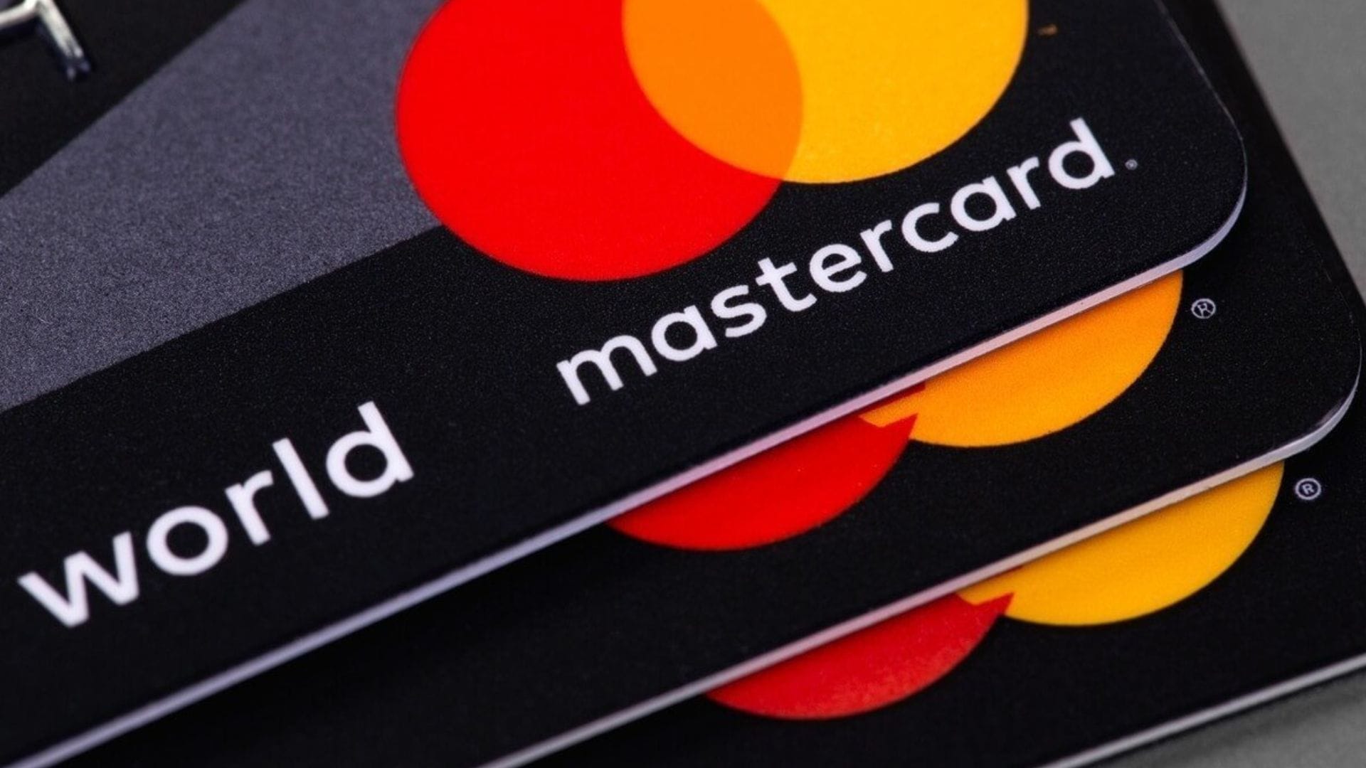 Mastercard-luottokortteja nipussa.