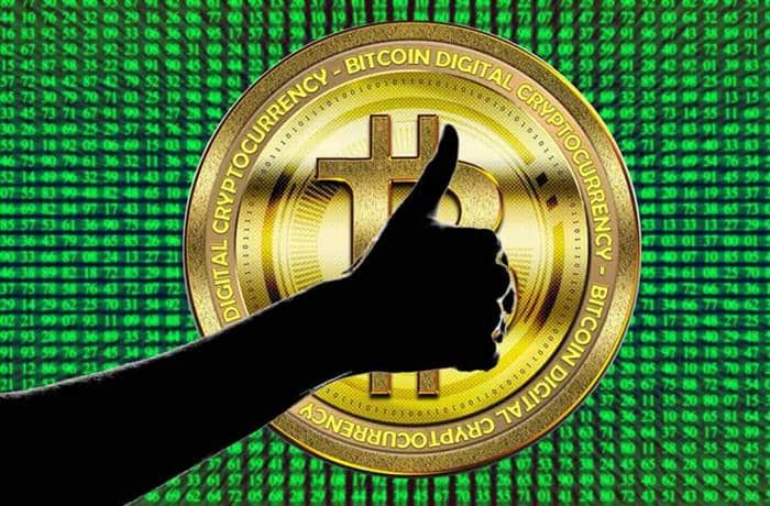 Namun, Bitcoin memiliki pengawasan regulasi dan kenyamanan instrumen keuangan tradisional