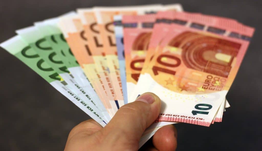 Euroscheine Hand