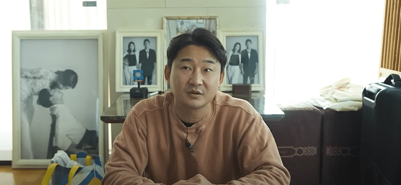 Lee Chun-soo ดาราฟุตบอลชาวเกาหลีใต้ให้สัมภาษณ์ไว้ในปี 2023 (ที่มา: Lee Chun soo /YouTube)