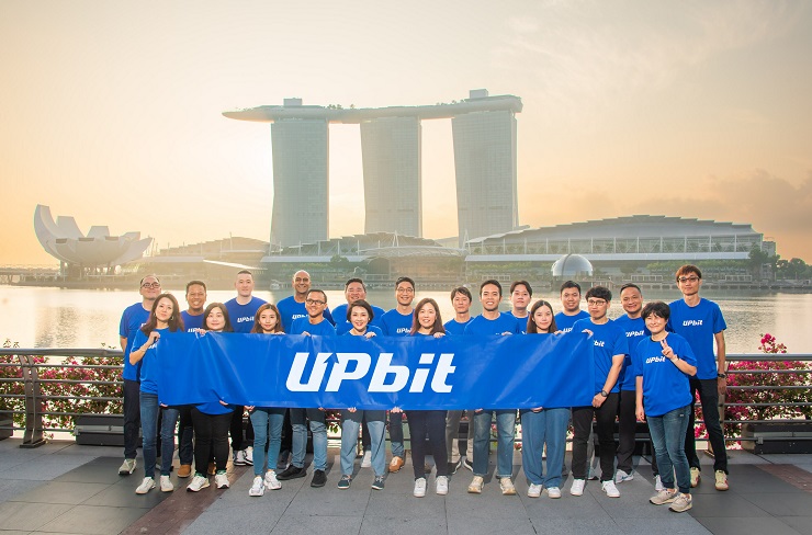 l'equipe de upbit singapour immortalisee en plein coeur du centre ville