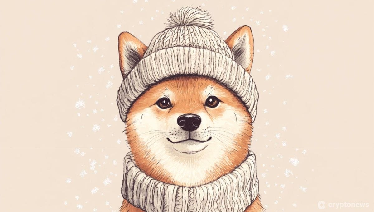 ニット帽を被って微笑む芝犬