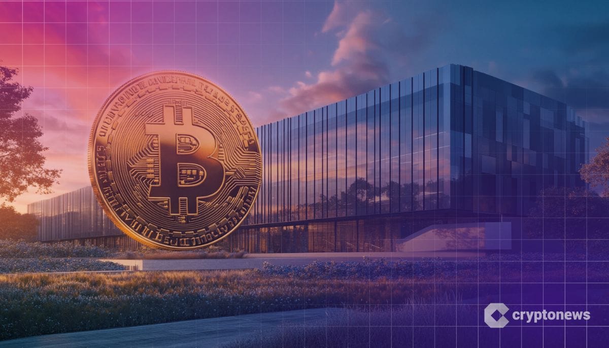 マイクロストラテジー本社ビルとビットコインのロゴ