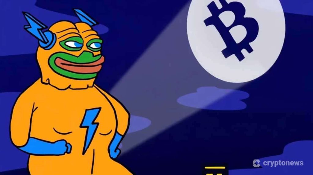 주황색 옷을 입은 비트코인 하이퍼 개구리 캐릭터가 밤하늘에 비트코인 심볼을 비추는 장면