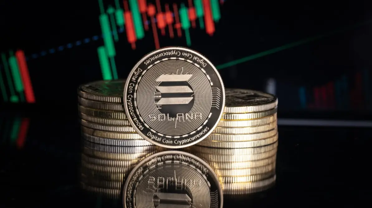 Data onthult: gaat Solana koers binnenkort stijgen naar $299 en welke opkomende crypto's liften mee?