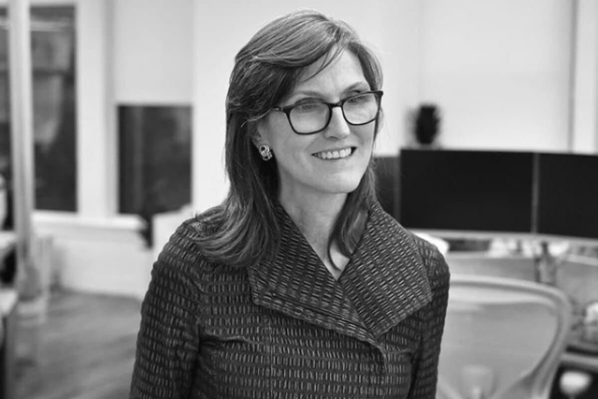 Cathie Wood verwacht crypto pump eind 2025 - altseason mogelijk voor XRP, ETH, ADA?