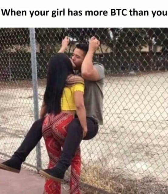 crypto meme bacio